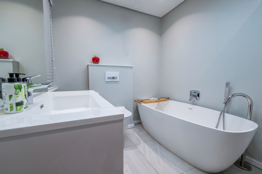 2 Bedroom Property for Sale in Sea Point Western Cape